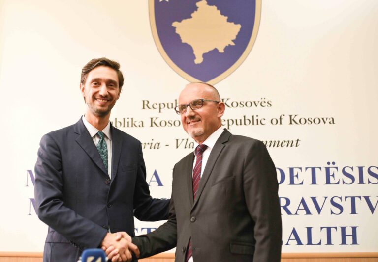 Ismaili pranon detyrën nga Rrahmani, thotë se do të punojë me nder e vullnet