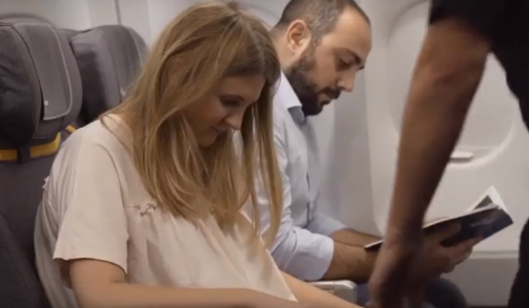 8 këshilla që çdo grua shtatzënë duhet t’i dijë kur është në aeroplan