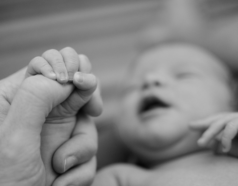 Nëna lindi fëmijën për 3 minuta pa ndjerë dhimbje, ja cili është sekreti i saj