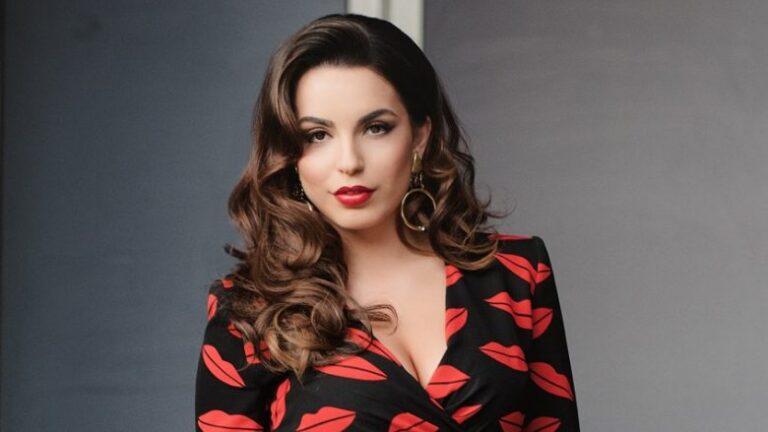 Estela Ujka poston foto menjëherë pas lindjes, plas debati në rrjetet sociale