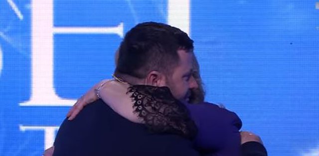 Emocionuese: Djali shqiptar takon nënën biologjike pas 41 vitesh