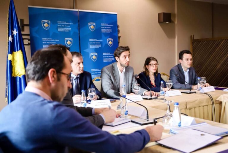 Ismaili zotohet se do të ruhet xhepi i qytetarëve nga çmimet e larta në barnatore