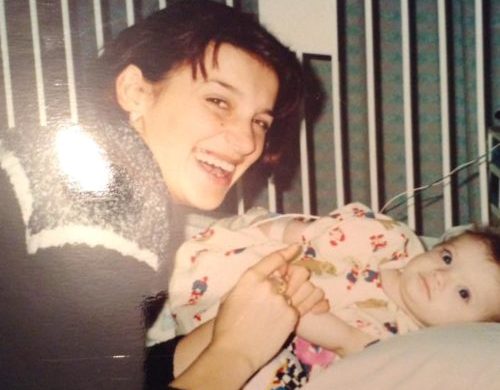 Rrëfimi i nënës që lindi fëmijën në Durrës në vitin 1999: Dashuria me emrin Mjalta