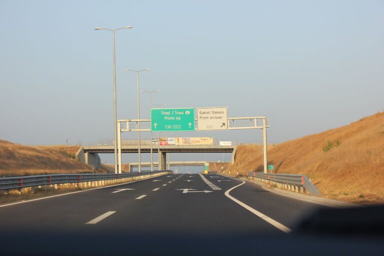 Temperaturat e larta, edhe sot kufizime në autoudhë për automjetet mbi 20 tonë