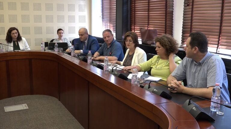 Deputetët e PDK-së i bëjnë favor Ismailit, ia dështojnë mbledhjen ku do të raportonte për infuzionet e QKUK-së