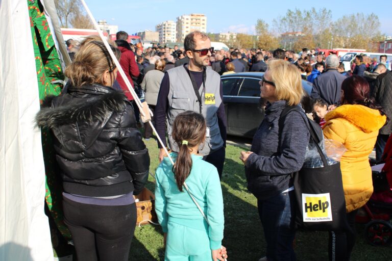 ‘Help’ ndihmon Shqipërinë me batanije dhe thasë gjumi në vlerë 10 mijë euro