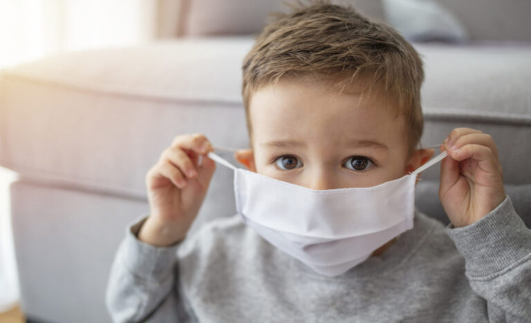 Infektimi me Covid, një nga shkaktarët e rritjes së rasteve të hepatitit akut te fëmijët?