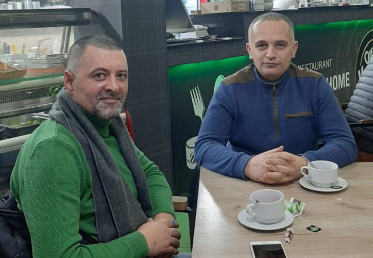 Nga greva rikthehet në politikë, infermieri Enlirat Duraku nga Partia Fjala aderon në PDK