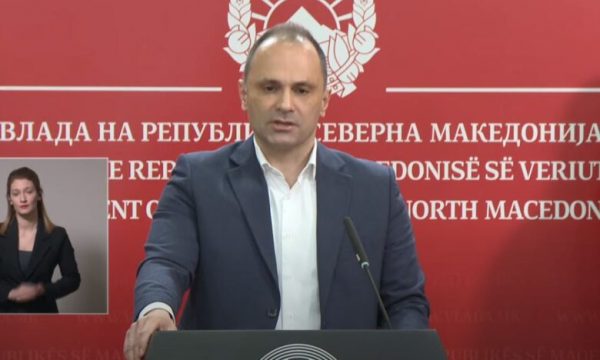 Venko Filipçe jep dorëheqje nga posti i ministrit të Shëndetësisë