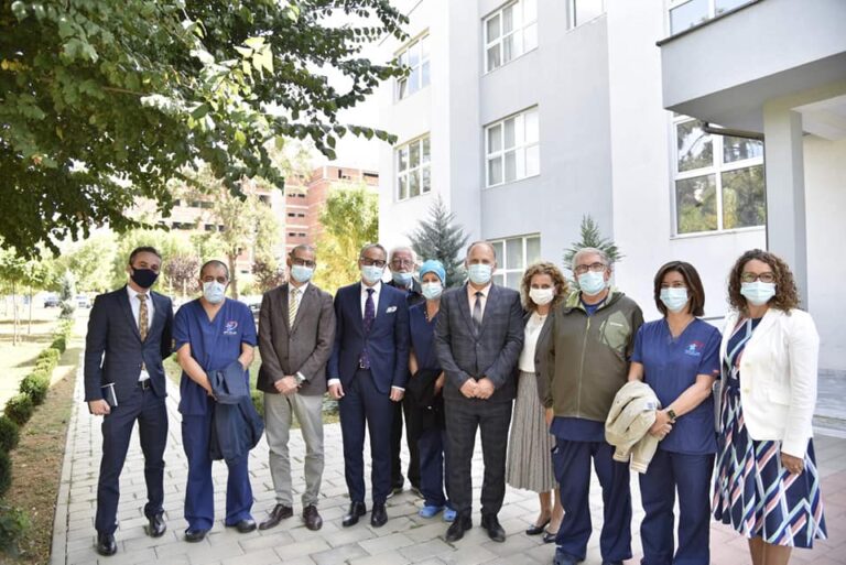Kardiokirurgët italianë operuan 25 fëmijë me probleme në zemër