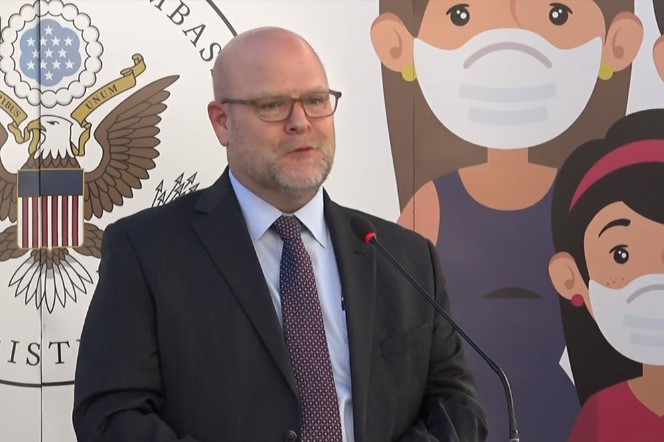 Bëhet pranimi i kontigjentit të mbi 500 mijë vaksinave donacion nga SHBA