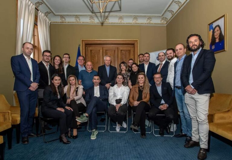 Nuk ndalet ministri, pas Turqisë shkon në Norvegji për të takuar mjekët shqiptarë