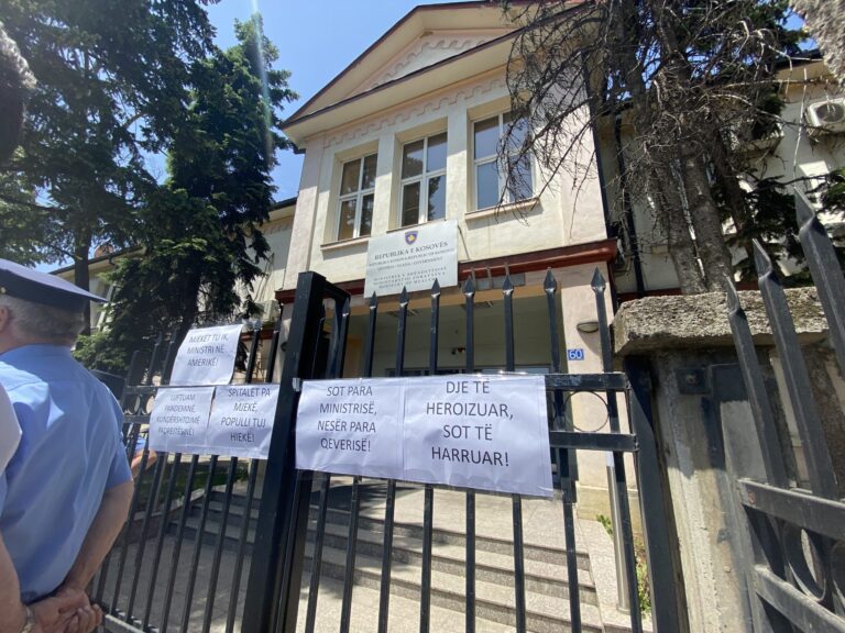 Fotogaleri nga protesta e Specializantëve