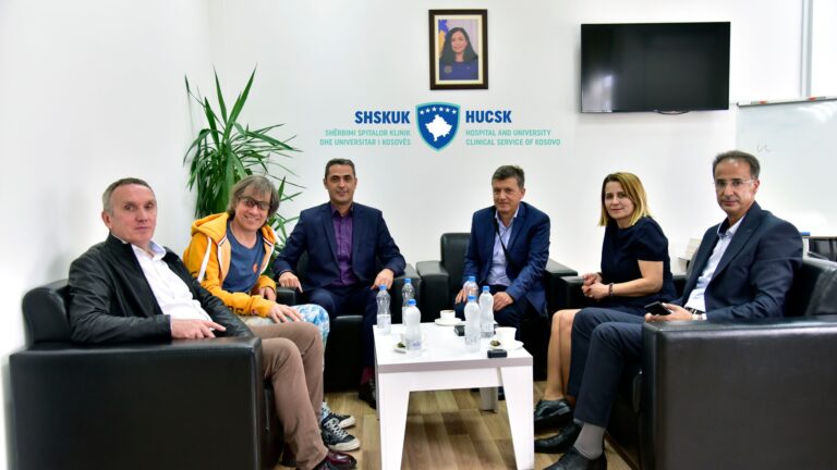 Pranvera Zejnullahu dhe Drejtori i Kirurgjisë Torakale presin në takim pune Dr.Tomaž Štupnik