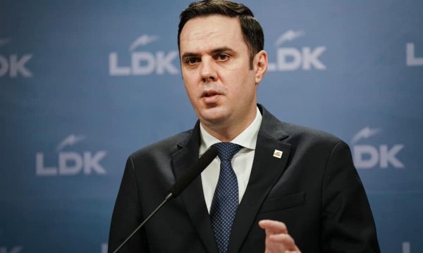 Abdixhiku: Tre ministra në një vit e gjysmë qeveri, paaftësi e papërgjegjësi