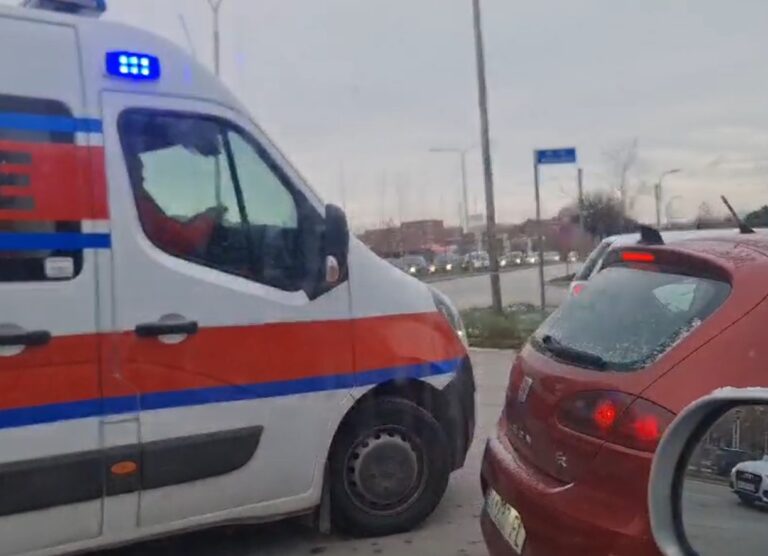 Incident i rëndë në një kopsht në Pejë, edukatorja sulmohet me mjet të fortë nga nxënësi