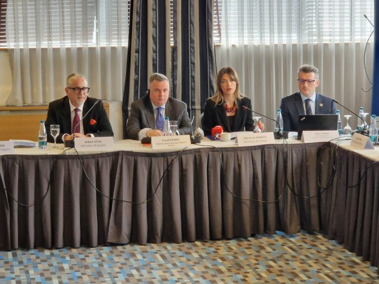 Vitia dhe Haxhiu thonë se të burgosurit me probleme shëndetësore trajtohen sipas rekomandimeve të OBSH-së