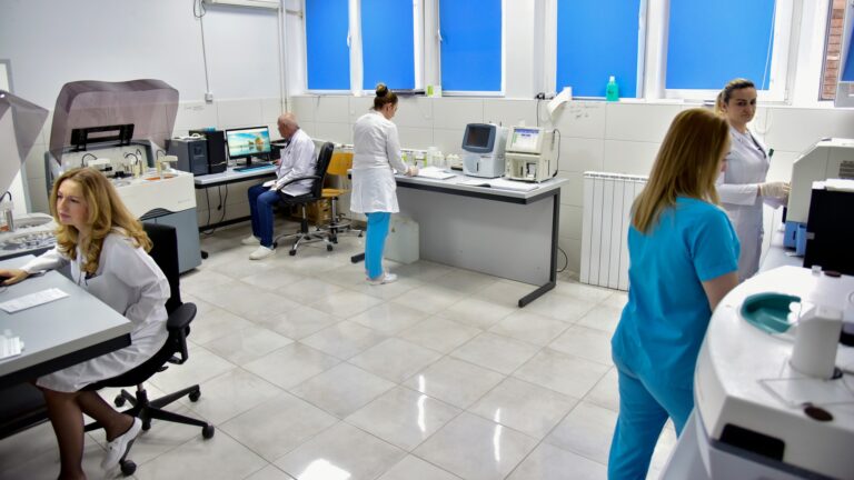 Laboratori ne Spitalin e Pejes