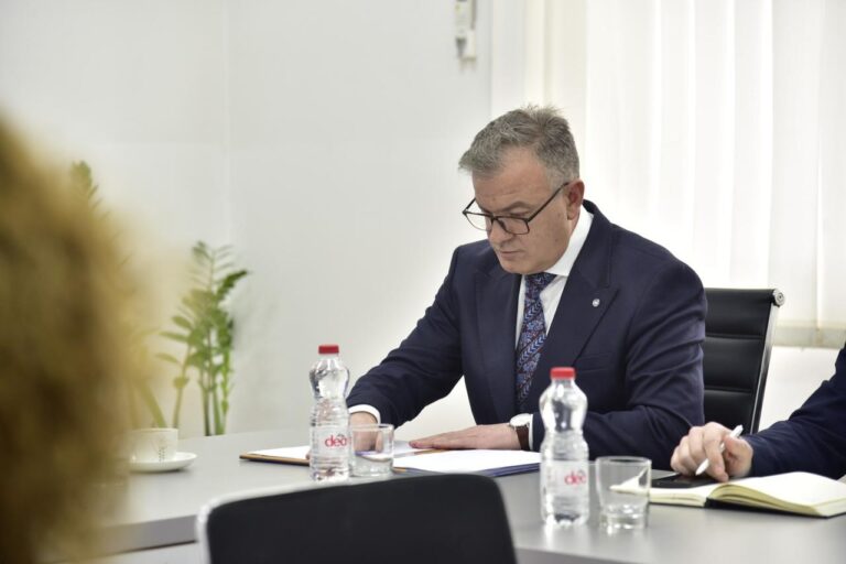 Bardiqi kërkoi masa për drejtorët me performancë të dobët, lavdëroi Azizin për punën e tij