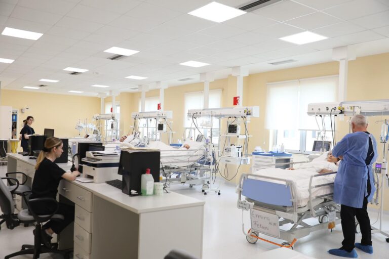 “I dhanë jetë për herë të dytë”, 51-vjeçarja heq tumorin e vështirë në QSUT