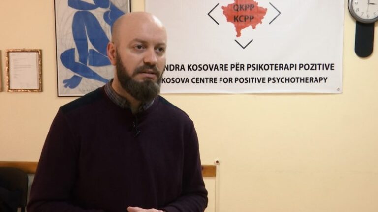 Psikoterapeuti Avdijaj: Prindërit janë zëri i brendshëm i fëmijëve