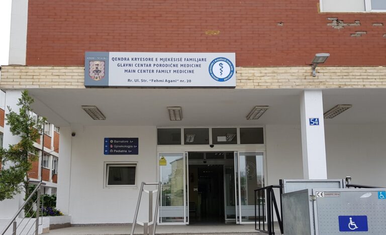 Temperaturat e larta, deri në 400 pacientë brenda 24 orëve po i trajton QKMF-ja në Prishtinë QKMF-ja e Prishtines