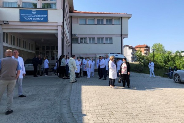 Mbyllet laboratori i QKMF-së në Dragash, opozita kritikon qeverisjen komunale