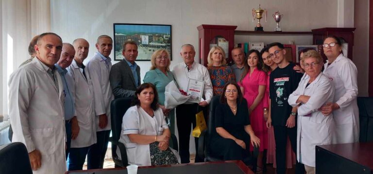 Pensionohet specialisti i Mjekësisë Familjare i QKMF-së së Ferizajt, dr. Shemsedin Avdiu