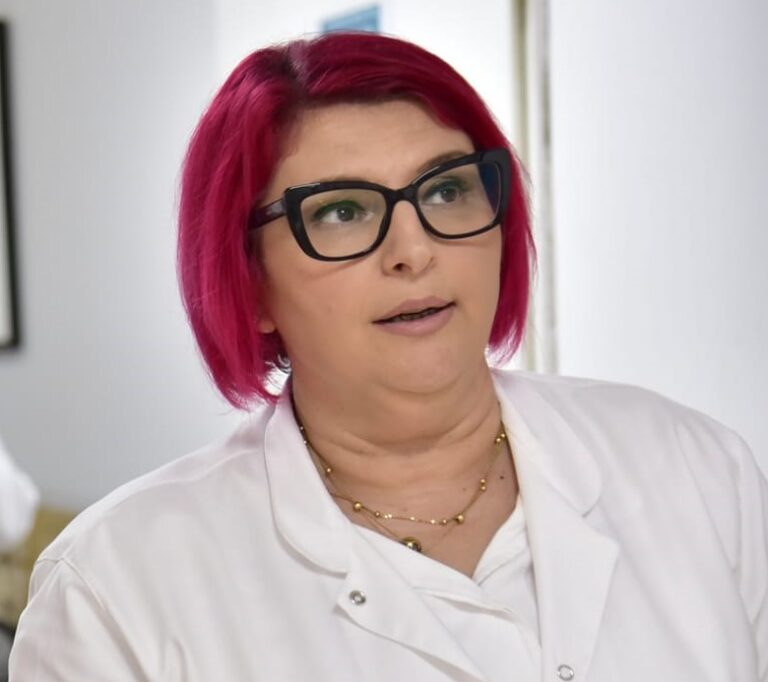 Jep dorëheqje drejtoresha e Nefrologjisë: Presione nga menaxhmenti i SHSKUK-së dhe QKUK-së