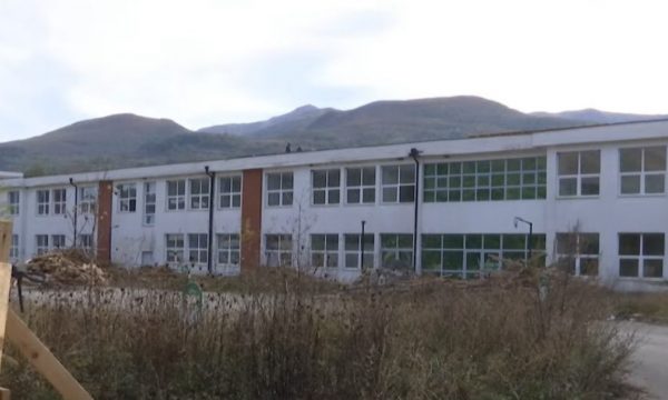 Punëtorët e spitalit të Shtërpcës paguhen pa punuar, ShSKUK: Nuk menaxhojmë spitalet në komunat që janë të banuara me shumice serbe