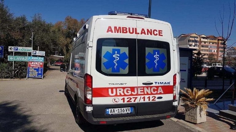 Vdekja e foshnjës dymuajshe në Tiranë, nëna mes lotësh: Duhet të mbahej më gjatë nën kujdes