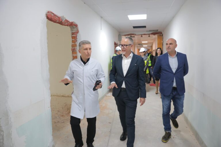 ministri Vitia/Klinika e Gjinekologjise