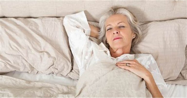 Mungesa kronike e gjumit rrit rezistencën ndaj insulinës tek gratë, veçanërisht tek gratë pas menopauzës