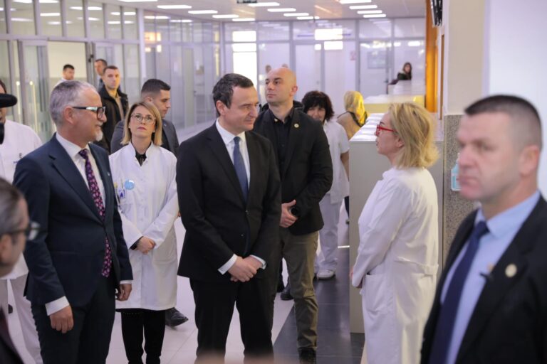 Vitia: Nga sot implantet kryhen në Qendrën Klinike Stomatologjike Universitare të Kosovës Qendra Klinike Stomatologjike Universitare të Kosovës