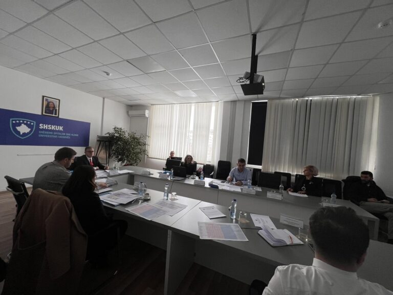 Katër drejtorë klinikash po raportojnë sot në Bordin Drejtues të SHSKUK-së
