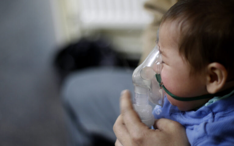 Shqipëri: Virusi Sinsicial po prek mushkëritë e bebeve, numër i lartë i shtrimeve në spital