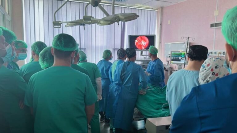 Dr. Arsim Thaçi i dëshpëruar me atë që pa në QKUK, kërkon takim sy me sy me Kurtin