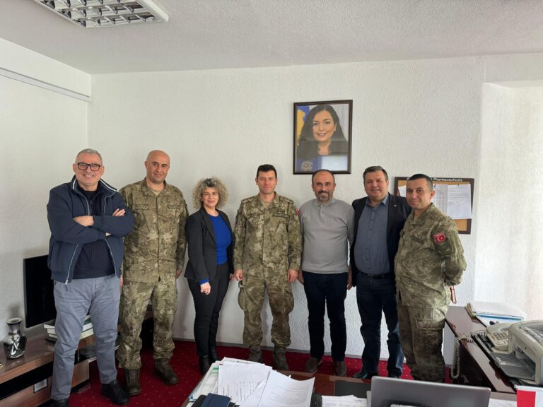 Delegacioni i KFOR-it turk, viziton Spitalin e Gjilanit