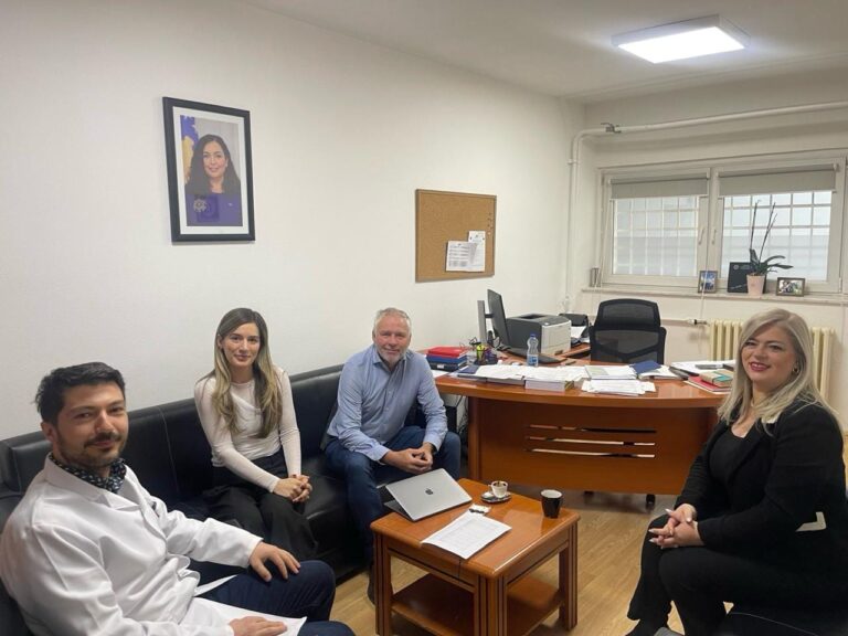 Organizata “Care for Kosovo Kids” furnizon Klinikën e Pediatrisë në QKUK me citostatikë