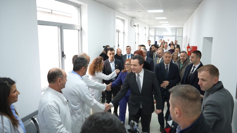 Kurti e Vitia përurojnë rezonancën magnetike në Spitalin e Prizrenit