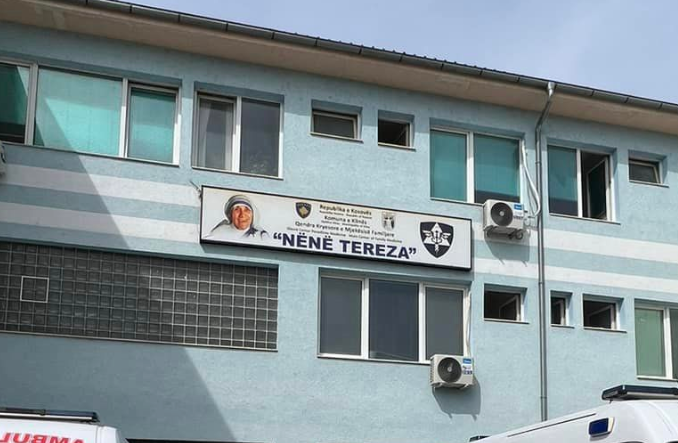 QKMF në Klinë: Furnizmi me barna esenciale 10% e me materiale shpenzuese 15% nga Ministria e Shëndetësisë