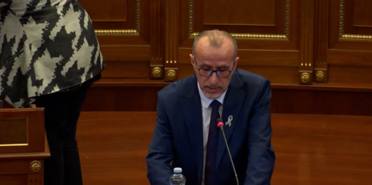 “Pacientët vdesin duke pritur për trajtim jashtë vendit, 15 milionë euro janë keqpërdorur në shëndetësi”