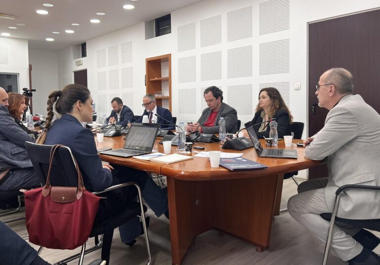 Haxhiu, Vitisë: Po flisni për shëndetësi moderne, por nuk kemi SISH dhe sigurime shëndetësore