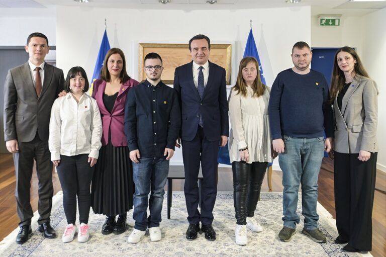 Kurti në Ditën Botërore të Sindromës Down: Shteti duhet të dëshmohet aty ku nevojat janë më të mëdha