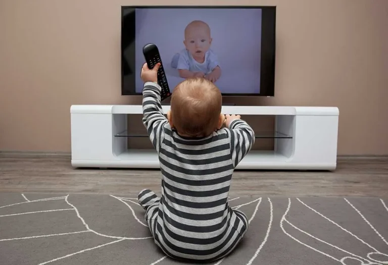 A është TV i keq për foshnjat