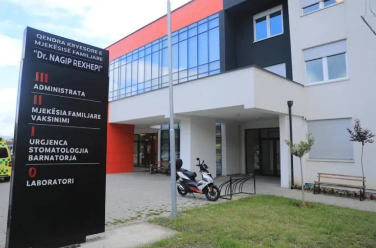 Pacientët raportojnë se mungojnë barnat esenciale në QKMF-në e Gjilanit