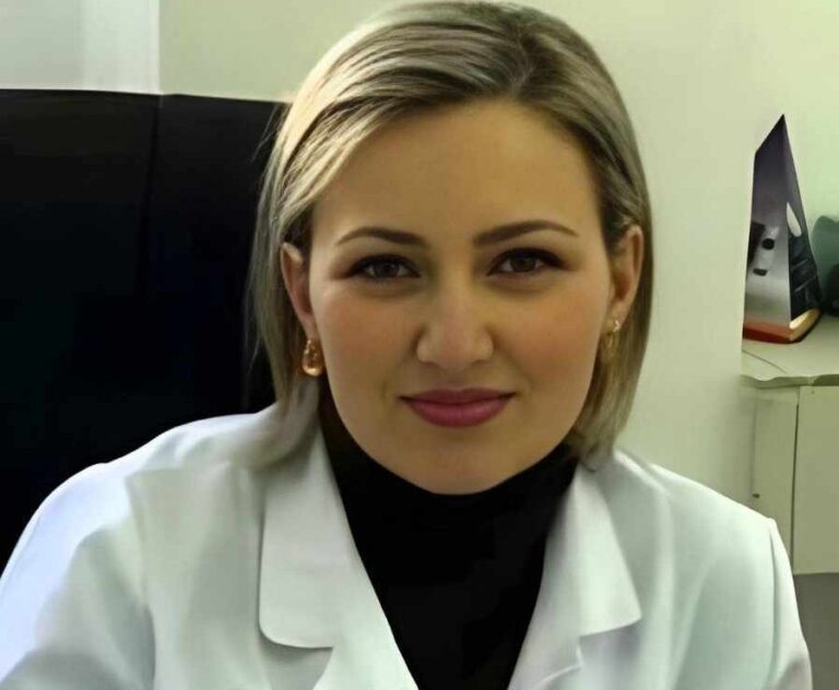 Mjeku i Javës: Dr. Fitnete Ratkoceri-Statovci, liston hapat e rëndësishëm për të ndërmarr në parandalimin e sëmundjeve Dr. Fitnete Ratkoceri - Statovci - Specialiste e Mjekesise Familjare.
