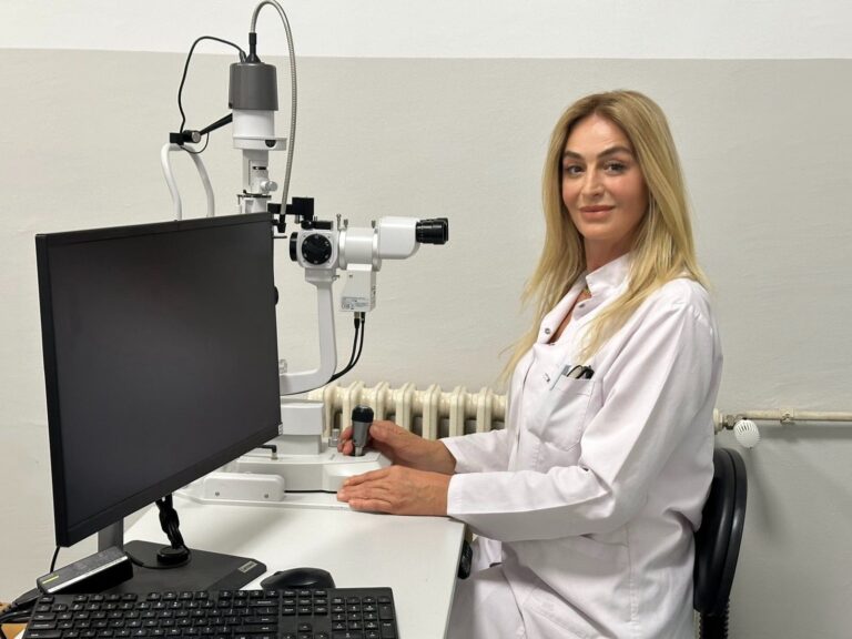Mjeku i Javës: Dr. Shqipe Hoxha nga Klinika e Oftalmologjisë së QKUK-së, flet për sëmundjet që e rrezikojnë shëndetin e syve Dr. Shqipe Hoxha, Specialiste e Oftamologjise se QKUK.