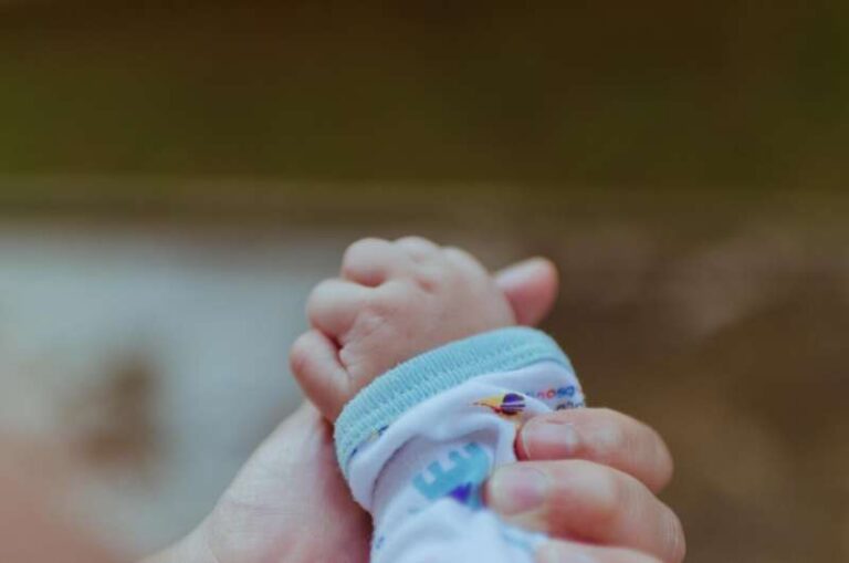 Si ndikon lindja e parakohshme në rezultatet e shëndetit afatgjatë?
