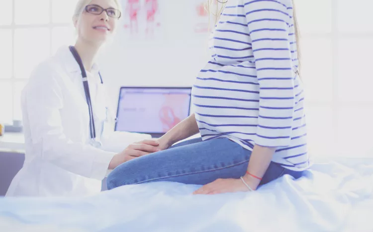 Çfarë duhet të dini për sëmundjen e duarve, këmbëve dhe gojës gjatë shtatzënisë